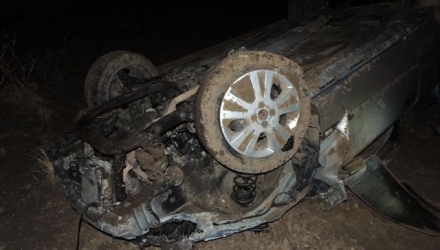 O mașină s-a răsturnat ieri noaptea, în jurul orei 23:00, pe un traseu din raionul Căușeni.