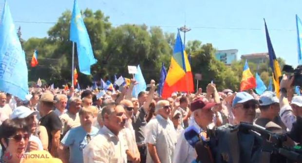 Mitingul Platformei DA s-a încheiat; Zecile de mii de protestatari, în marş spre „cuibul bandiţilor”.