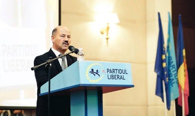 Депутат от Либеральной партии Штефан Влас.