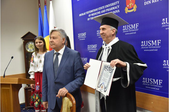Посол США в Молдове удостоен звания Doctor Honoris Causa.