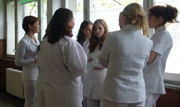 Asistente băute la locul de muncă au rămas fără serviciu.