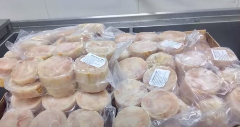 Родители жалуются, что в детских детей кормят некачественными продуктами.