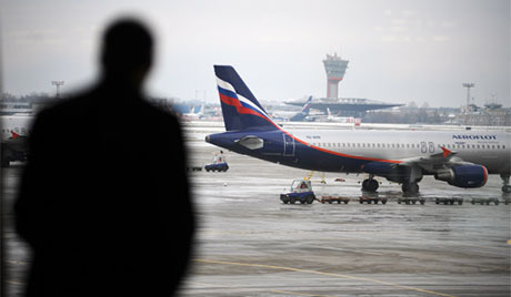Автор "МК" провел расследование и публикует сканы некоторых документов, в том числе и накладную с логотипом аэропорта Шереметьево на прилетевший груз.