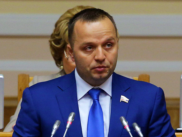 Сенатор от Архангельской области Константин Добрынин допустил возможность признания однополых браков в России.