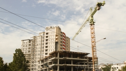 Fiecare persoană care semnează un contract de investiţie pentru procurarea unui imobil care abia urmează a fi construit îşi asumă un anumit risc.