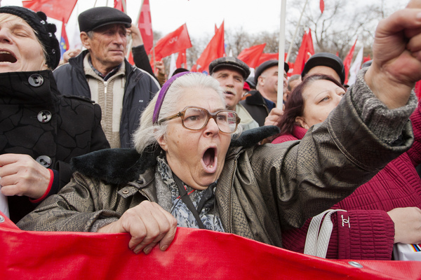 În urma miting-ului de astăzi din fața Parlamentului, liderul PCRM, Vladimir Voronin a început să se bâlbâie.