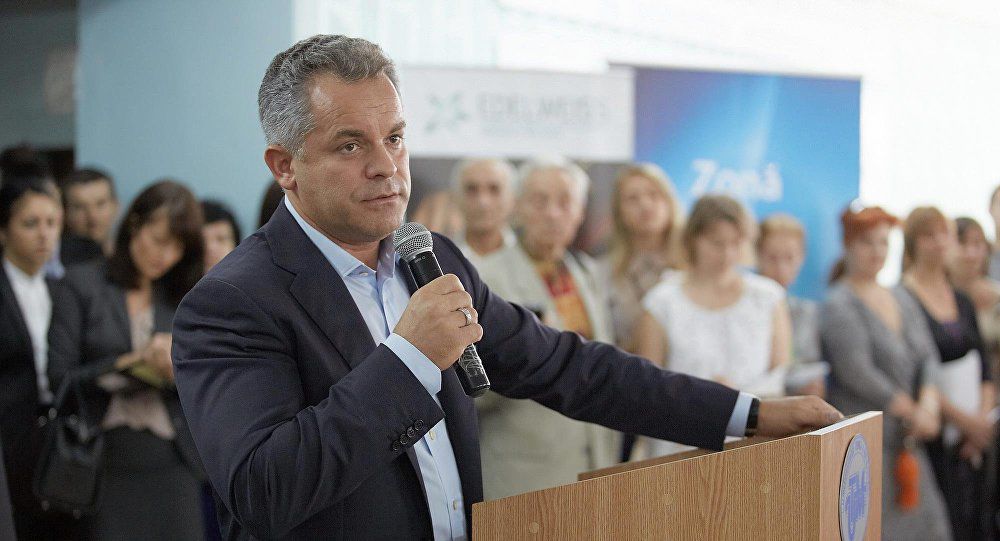 Mai mulţi analişti politici au remarcat o serie de avantaje pe care le-ar obţine PDM şi Plahotniuc personal în cazul în care acesta ar deveni Prim-ministrul Republicii Moldova.