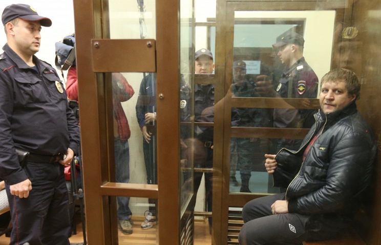 Симоновский суд Москвы санкционировал арест бойца смешанных единоборств Александра Емельяненко.