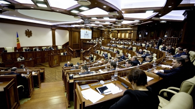 Comisia juridică, numiri și imunități a avizat pozitiv proiectul de lege privind lipsirea de imunitate a deputaţilor.