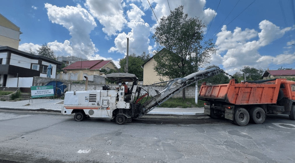 În suburbiile Capitalei a început reparația principalelor străzi.