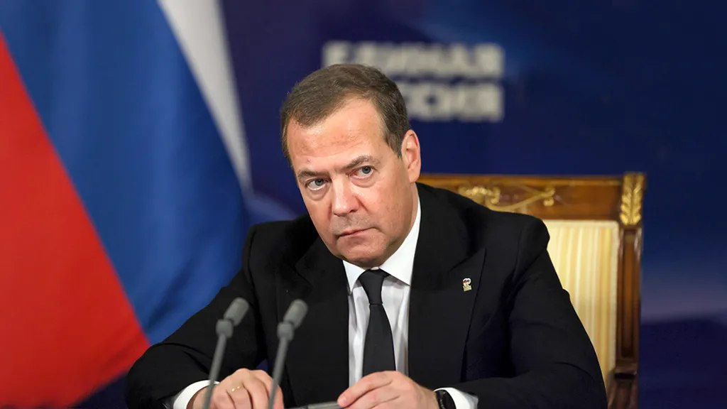 Медведев: Угроза прямого столкновения РФ и НАТО никогда не была столь реальна.