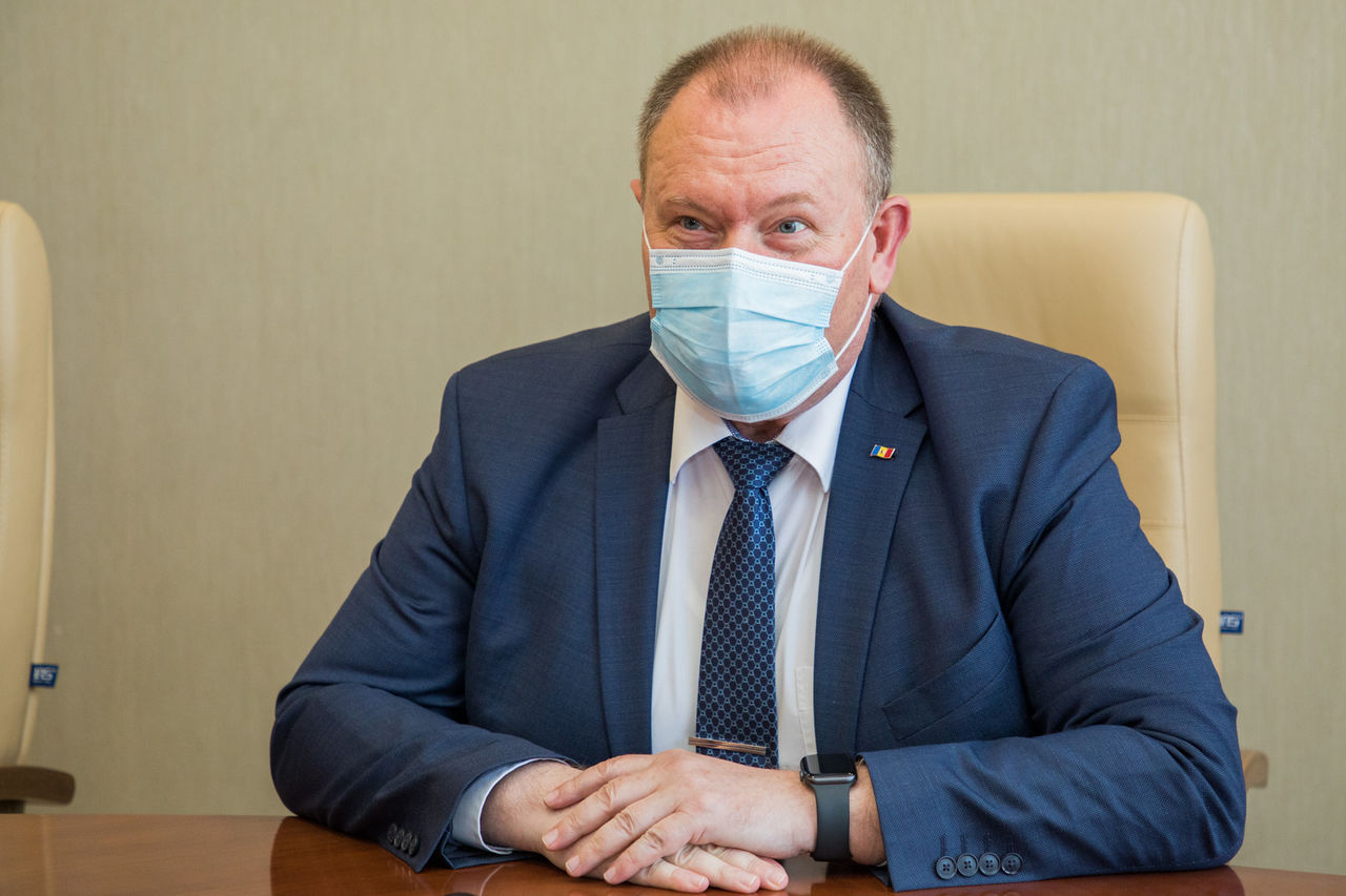Временно исполняющий обязанности премьер-министра Аурелиу Чокой.