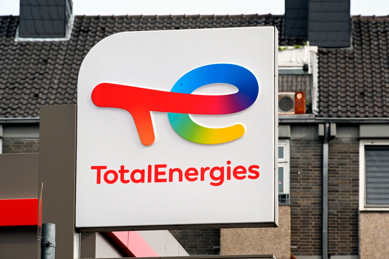 TotalEnergies остановила добычу нефти в Катаре на фоне конфликта на Ближнем Востоке.