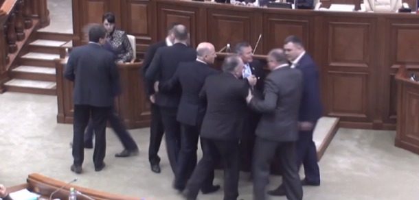 Parlamentul a amânat votul privind Codul de etică a deputatului. Foto: onlinemoldova.md
