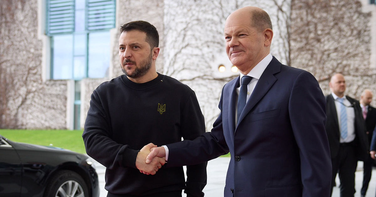 Зеленский о нежелании Шольца предоставить Taurus: Он боится ядерных угроз Путина.
