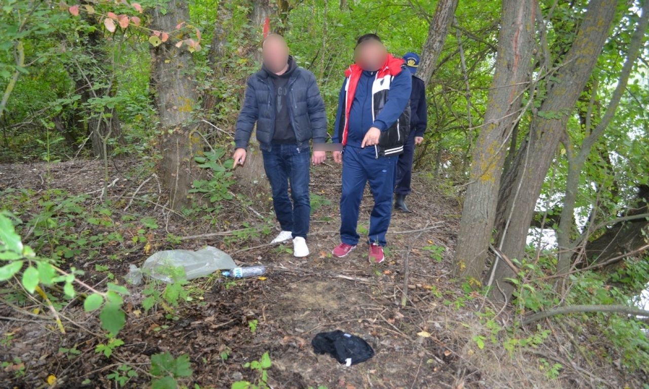 Двое молдавских граждан были задержаны при попытке незаконно пересечь границу.