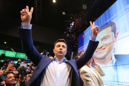 Избрание Зеленского в качестве нового президента Украины связано с рисками для страны, считают эксперты. 