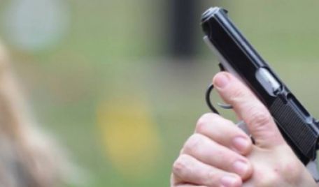 S-a împuşcat în timp ce-şi curăţa arma. I s-a întâmplat unui bărbat în vârstă de 44 de ani din sectorul Râşcani al capitalei.