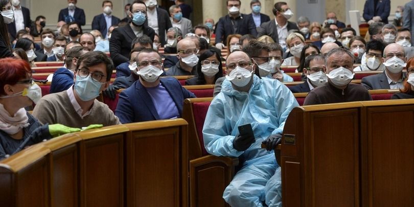 Депутаты Рады ушли на карантин из-за вспышки коронавируса.