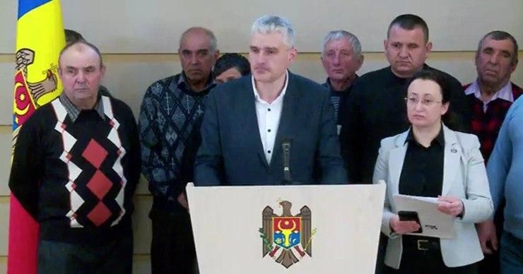 Рабочий из Бричан, год не получавший зарплату: Я прошу у жены 20 леев на пачку сигарет.