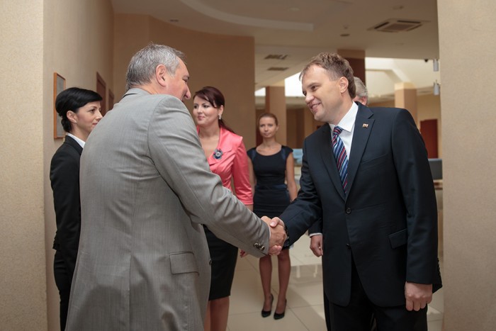 Declarația lui Șevciuk vine după ce Dmitri Rogozin a reiterat ideea că, înainte de a semna careva acorduri internaționale, autoritățile de la Chișinău trebuie să se consulte cu Tiraspolul.