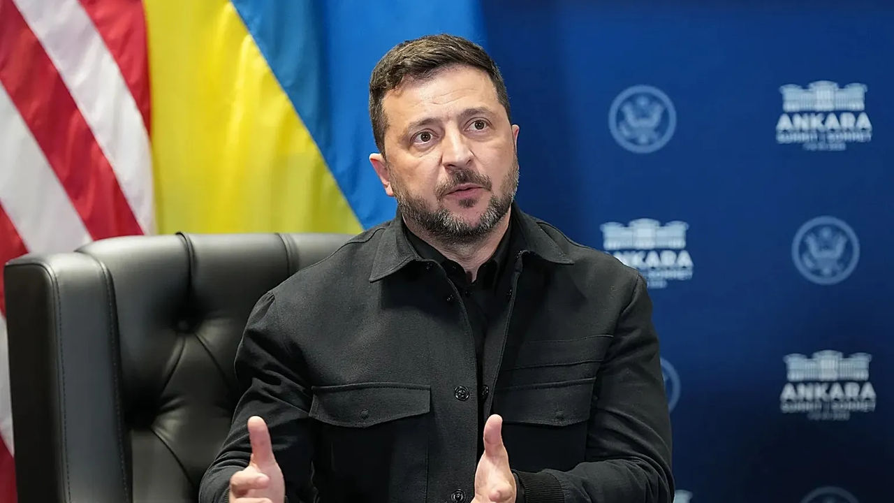 Зеленский призвал депутатов не сеять панику призывами к переговорам.