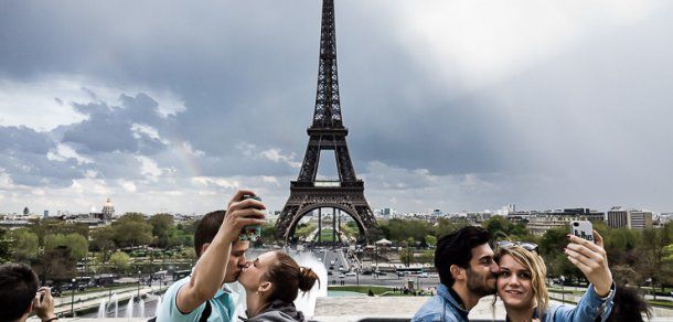 Sefie-urile cu Turnul Eiffel ar putea fi interzise. Foto: blablablarchitecture.com