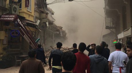 O clădire cu cinci etaje s-a prăbușit la Istanbul. Foto: hurriyet.com.tr