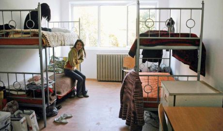 În calculul cheltuielilor aferente cazării se includ cheltuielile de personal, cele de consum şi cele pentru dezvoltare.