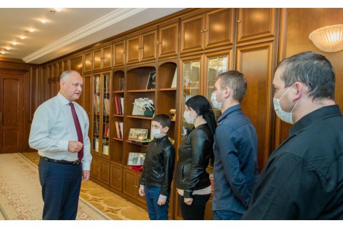 Глава государства объявил о запуске кампании по сбору средств для семьи таксиста.