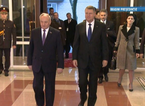 Ca de obicei, cand vine un oficial la Chisinau, arterele capitalei au fost blocate pentru ca delegatia sa treaca mai usor.