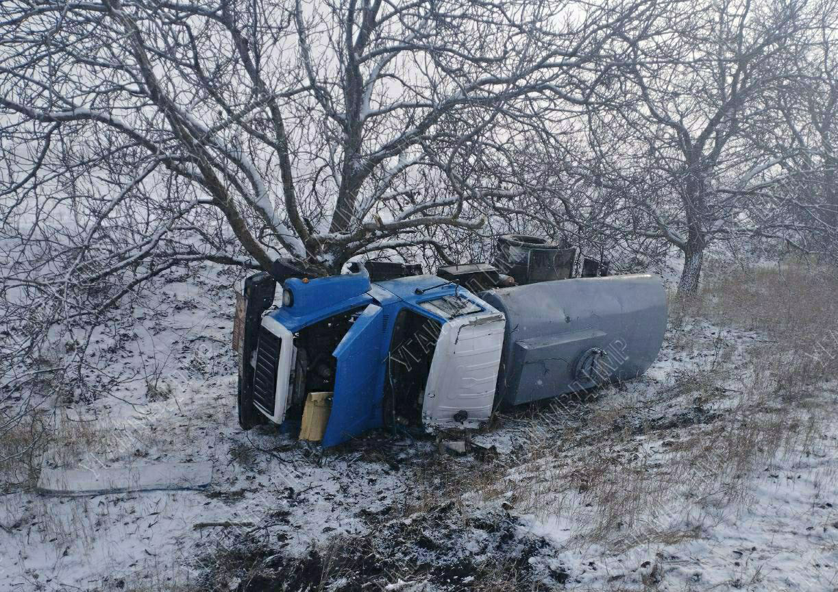 На трассе “Брест-Кишинев-Одесса” перевернулась автоцистерна.