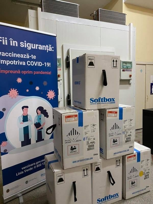 В Молдову прибыла партия из 30 420 доз вакцины Pfizer.