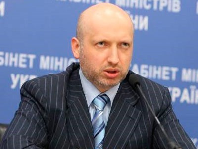 Турчинов обратился к Российской Федерации относительно соблюдения базовых соглашений российского военного присутствия в Автономной Республике Крым и городе Севастополе.