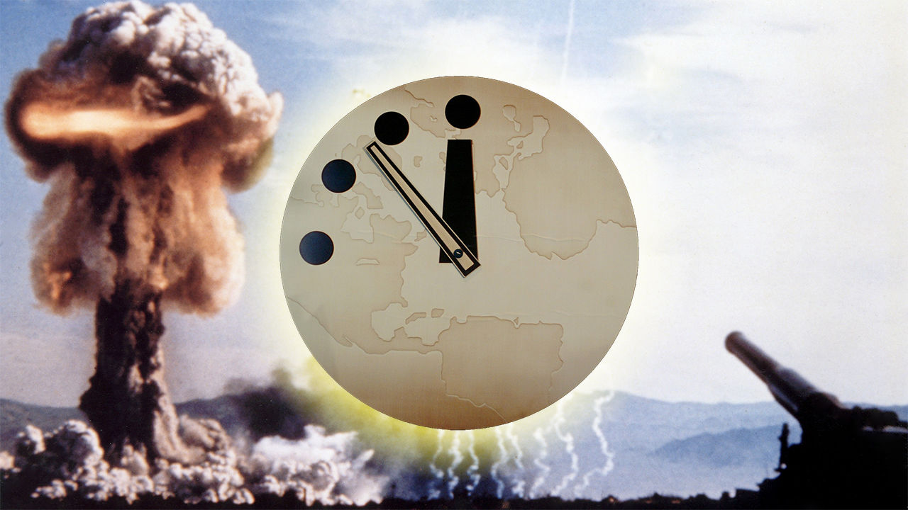 Doomsday Clock există din 1947. Cel mai aproape de miezul nopţii a fost în 1953, când a fost setat la 11:58. Lumea a fost cea mai sigură în 1991, când ceasul a arătat 11:43.