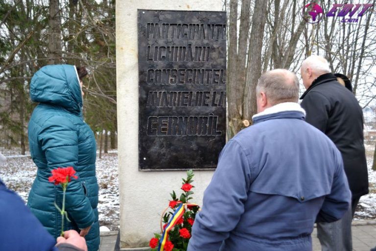 Ocnița: Monument în cinstea şi memoria participanţilor la lichidarea consecinţelor catastrofei de la Cernobâl. Foto: edit.ocn.md