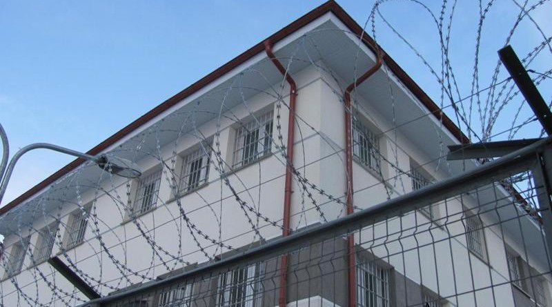 Droguri ascunse în iaurt, trimise unui deținut din Penitenciarului Pruncul