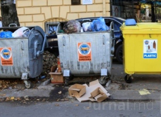 Похоже, призывы сортировать мусор жители столицы проигнорировали.