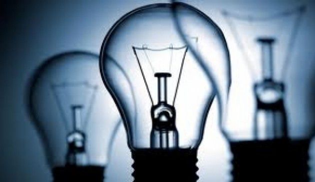 Peste 400 de mii de consumatori au primit deja facturi mai mari la energia electrică. Foto: bani.md