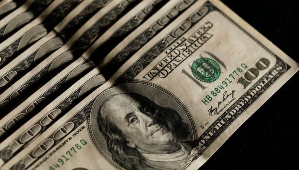 Patronii edificiului nu au fost în stare să achite creditul de 143 milioane. 