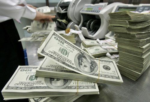 К решению не поддерживать своими средствами чужую экономику подтолкнула Москву политика западных государств и уроки прошлого.