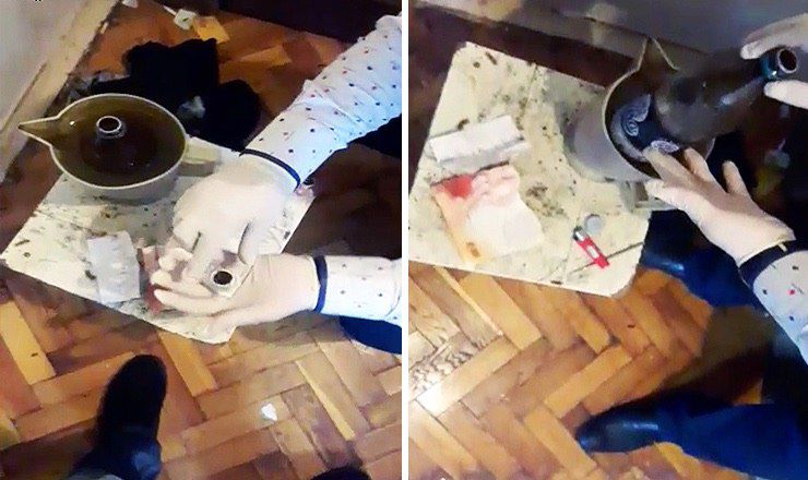 В ходе обысков полицейские обнаружили и изъяли самодельные аппараты, пакетики с сухим растительным веществом, обладающим специфическим запахом.