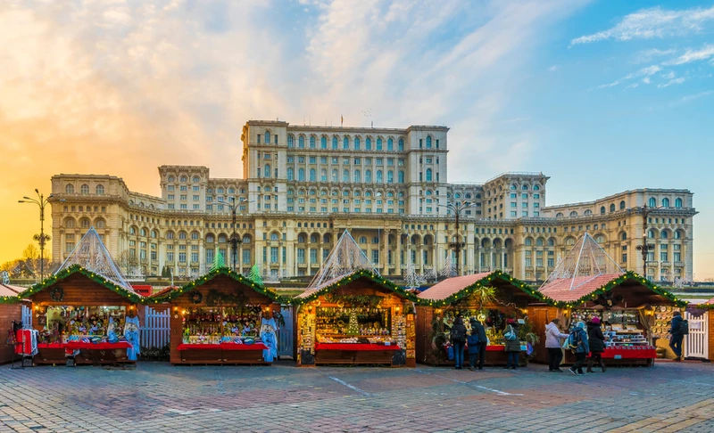 Бухарест вводит туристический сбор 10 леев за ночь для всех гостей города .
