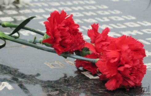В братской могиле захоронены пострадавшие в ходе репрессий в 30-е годы ХХ-го века.