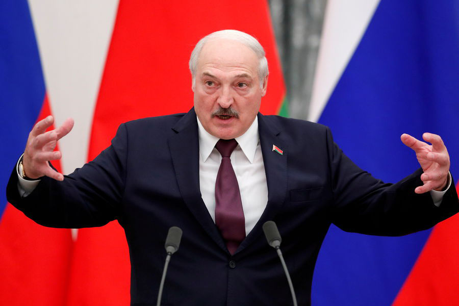 Лукашенко: В войнах артиллерия не утратила названия «бога войны».