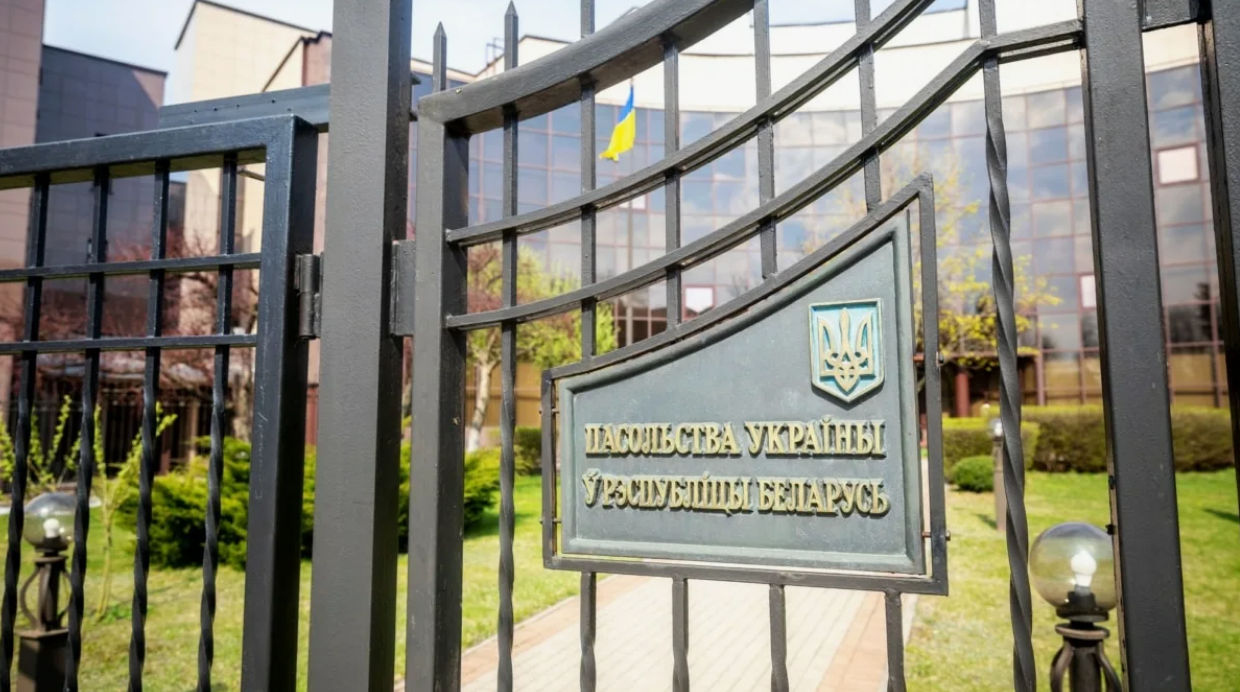 Беларусь пригрозила закрыть посольство Украины в Минске.