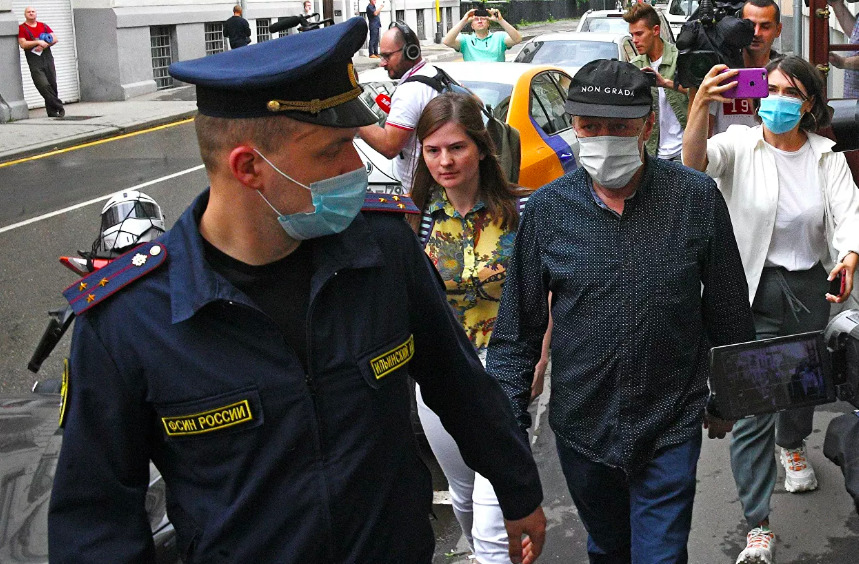 Михаил Ефремов по уголовному делу о смертельном ДТП проходит не как актер, а как бизнесмен.