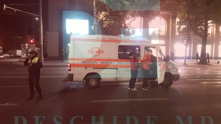 В центре Кишинева произошло ДТП с участием машины скорой помощи.