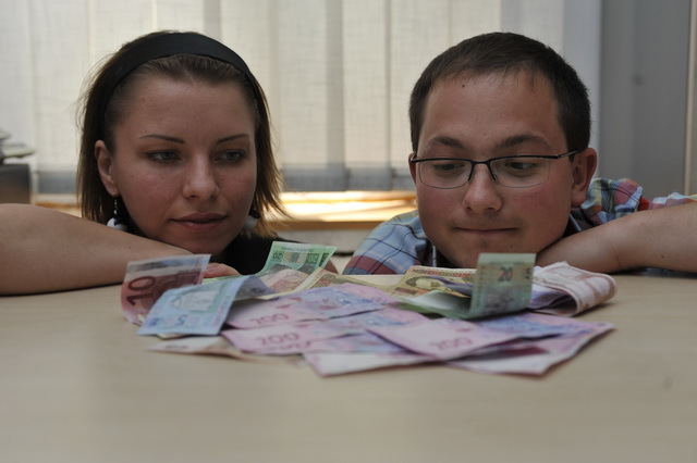 Более 40 человек из Яловен обращаются за помощью к властям, с просьбой помочь вернуть деньги, вложенные в кредитную компанию.