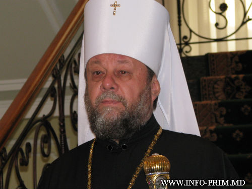 Митрополит подчеркнул, что правда не может восторжествовать при помощи насилия и разлада.